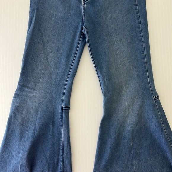 We The Free Just Float On Flare Jeans 26 like new - Picture 4 of 7